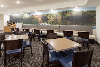 grandstay hotel and suites rock valley