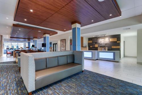 holiday inn express and suites middletown goshen