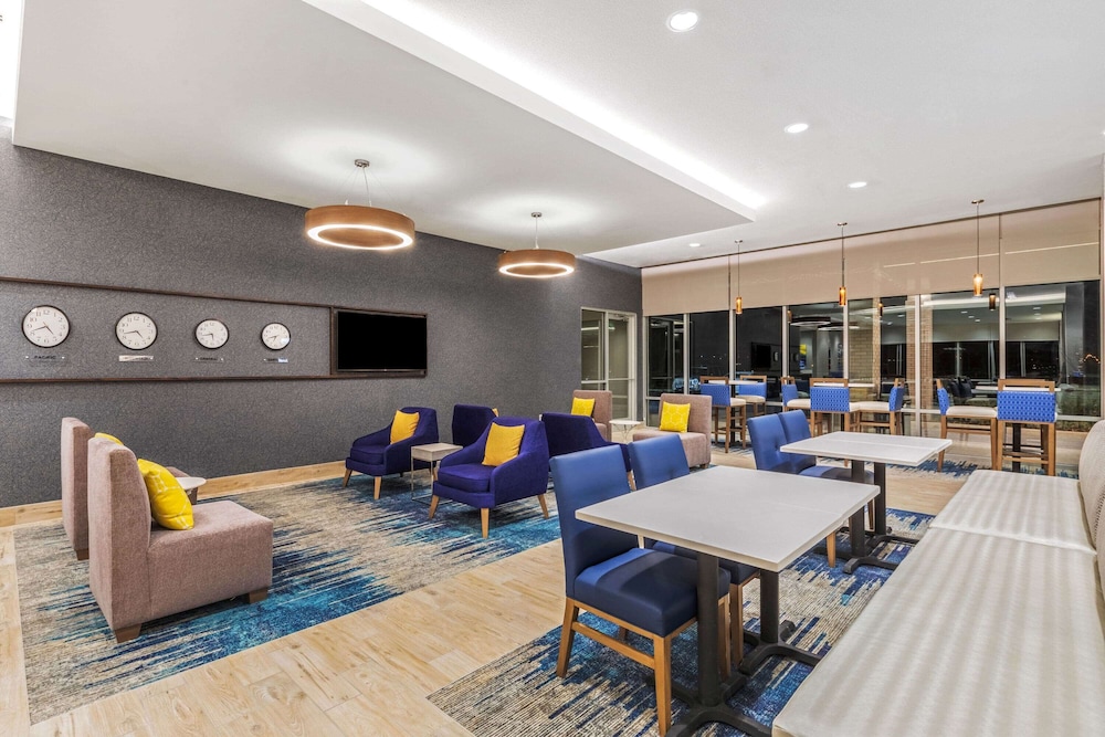 la quinta and suites wyndham kansas city beacon