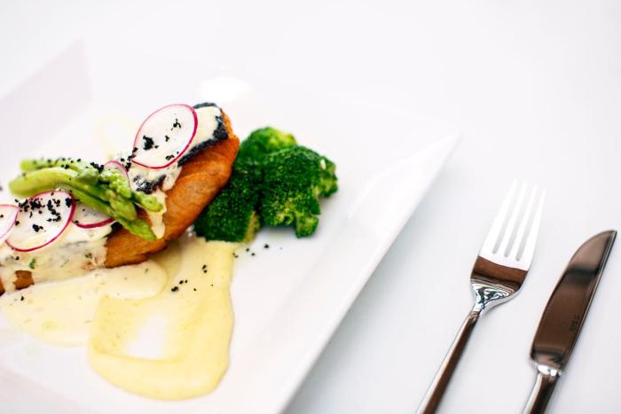 maximilan danang beach hotel