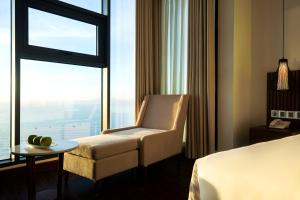 maximilan danang beach hotel