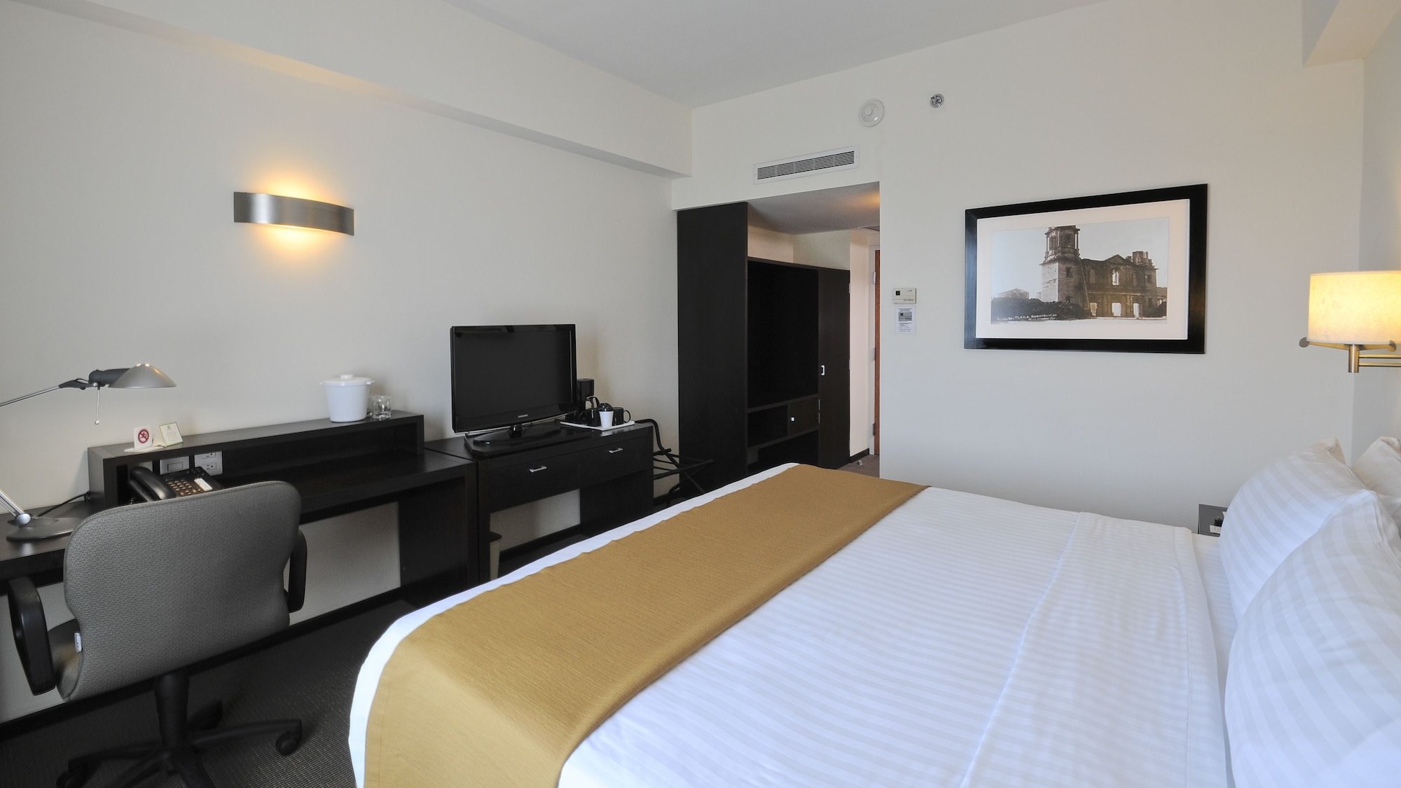 holiday inn uruapan by ihg