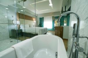 holiday inn uruapan by ihg