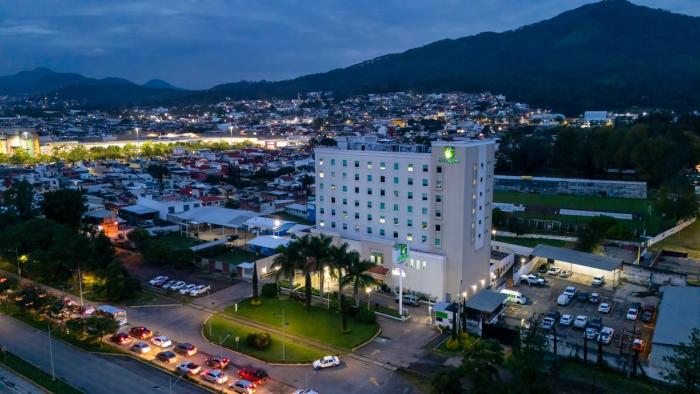 holiday inn uruapan by ihg