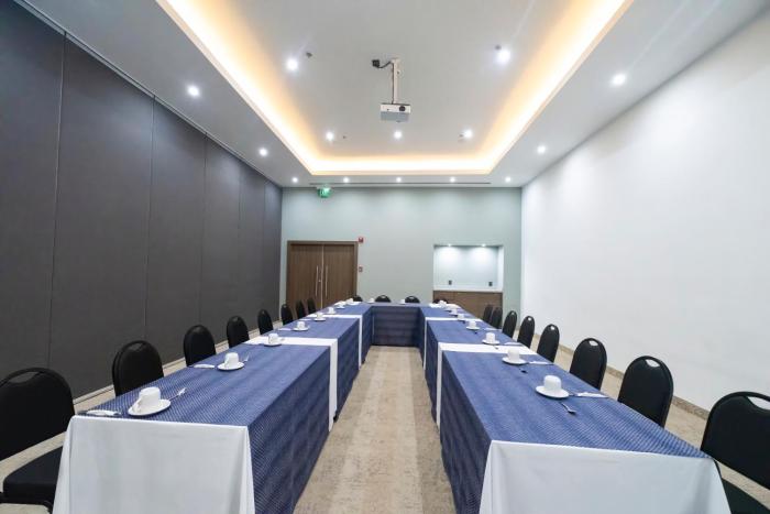 holiday inn uruapan by ihg