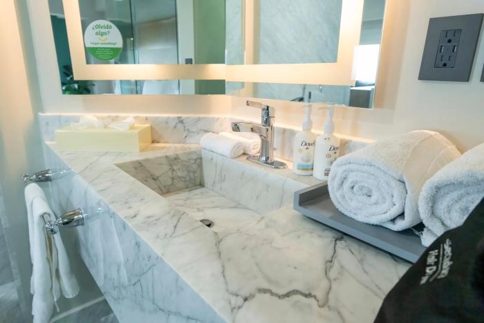 holiday inn uruapan by ihg