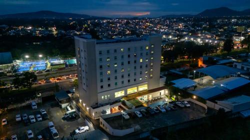 holiday inn uruapan by ihg