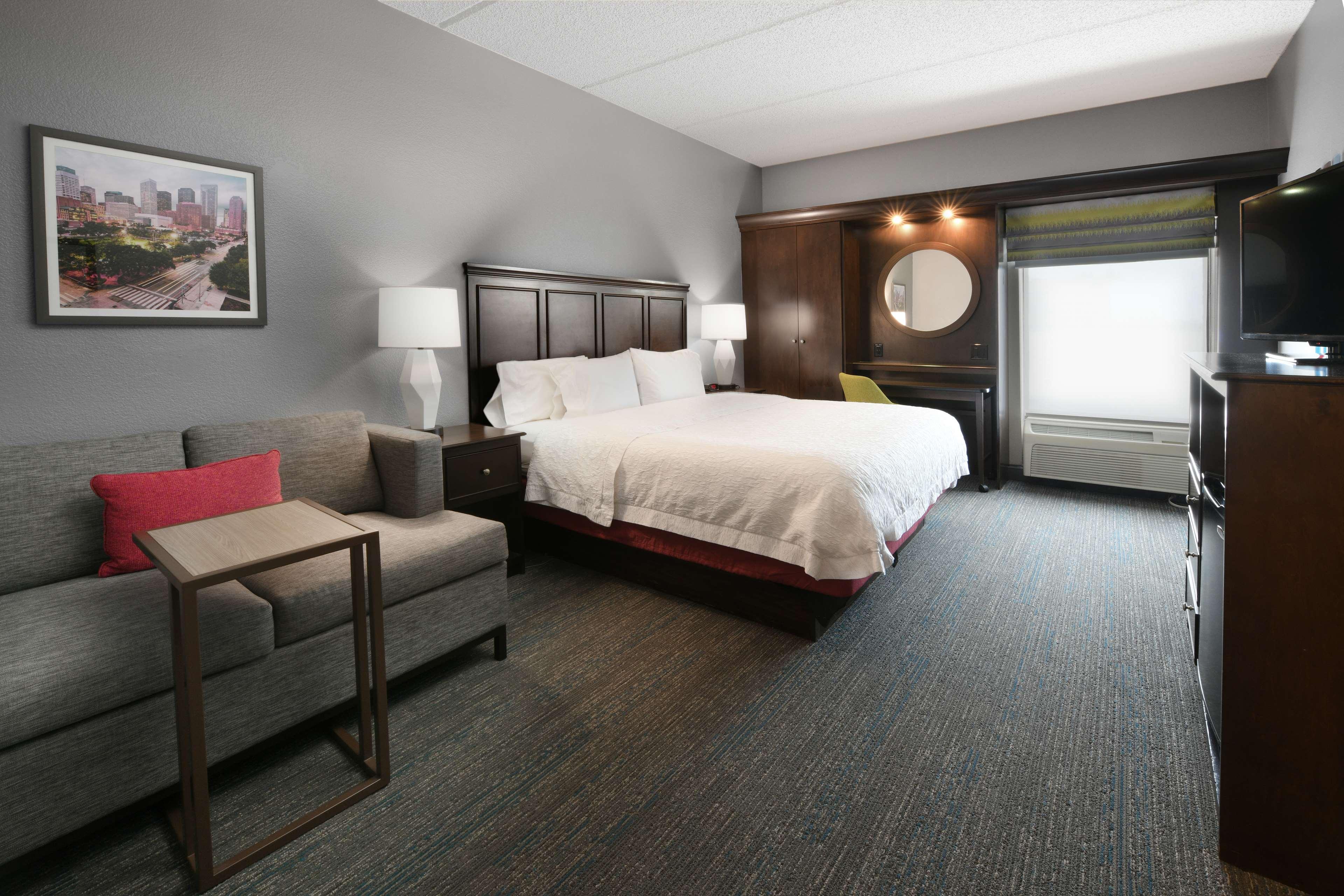 hampton inn and suites houston medical center nrg park