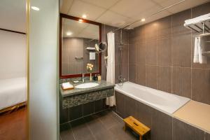 may de ville trendy hotel and spa