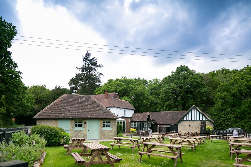 the cowdray arms