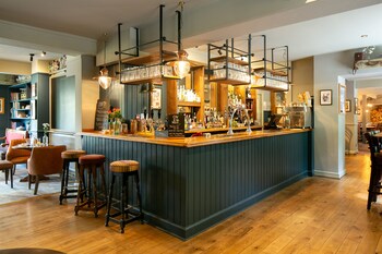 the cowdray arms