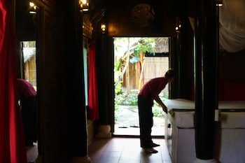 under the coconut tree hostel