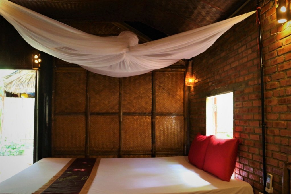 under the coconut tree hostel