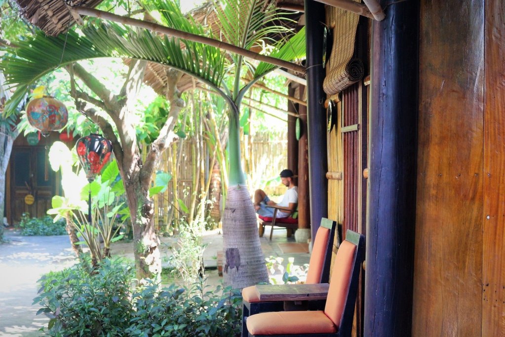 under the coconut tree hostel