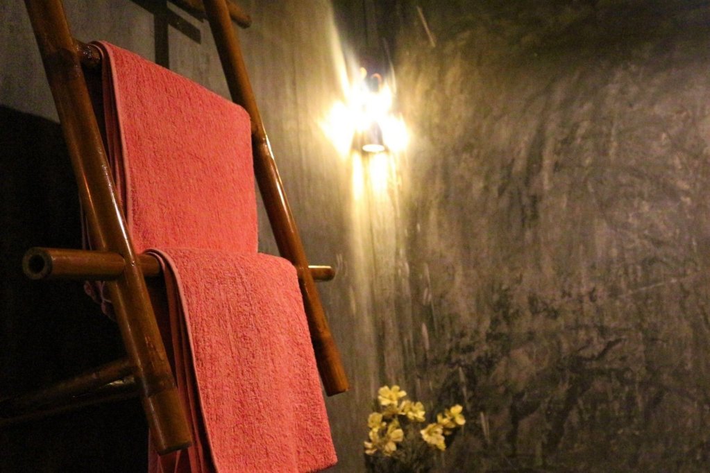 under the coconut tree hostel