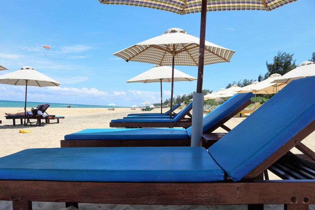 under the coconut tree hostel