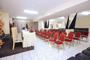 melody queen hotel by aura