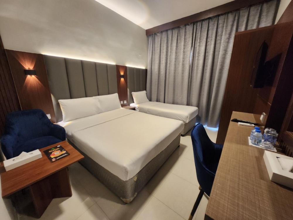 melody queen hotel by aura