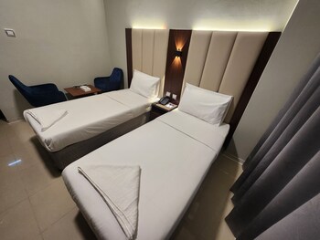 melody queen hotel by aura