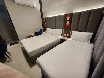 melody queen hotel by aura