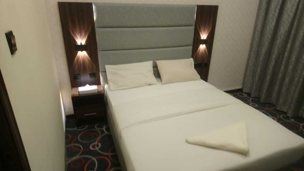 melody queen hotel by aura