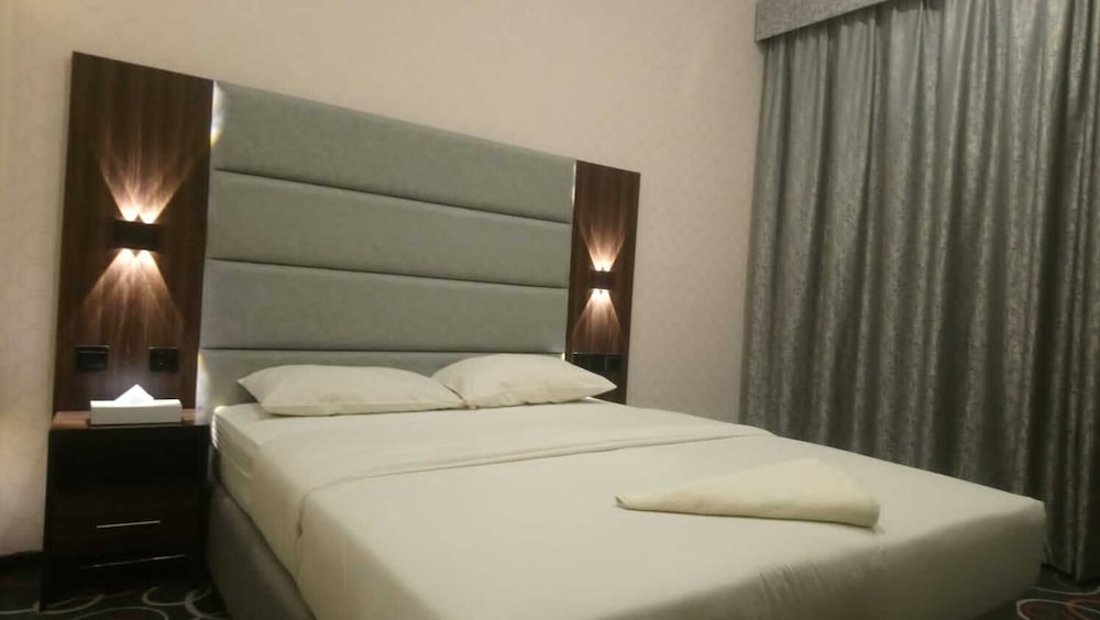 melody queen hotel by aura