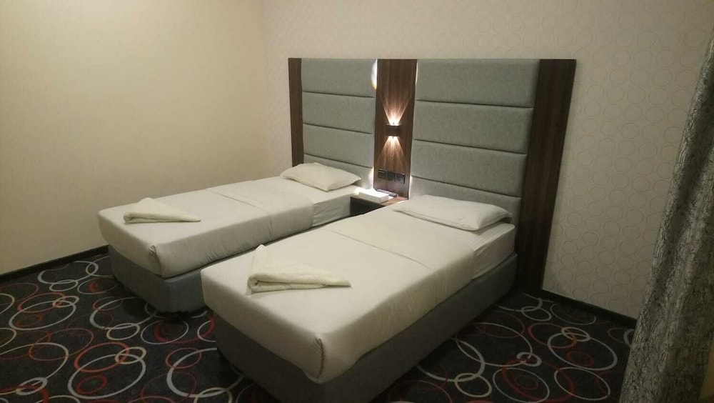 melody queen hotel by aura