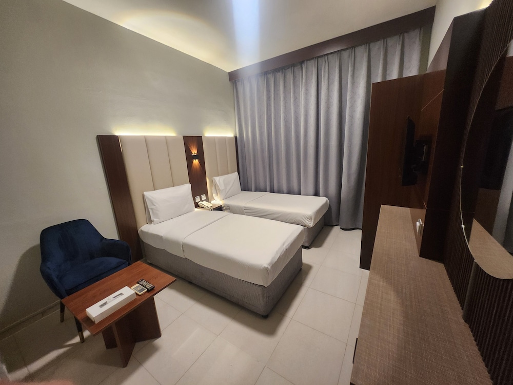 melody queen hotel by aura