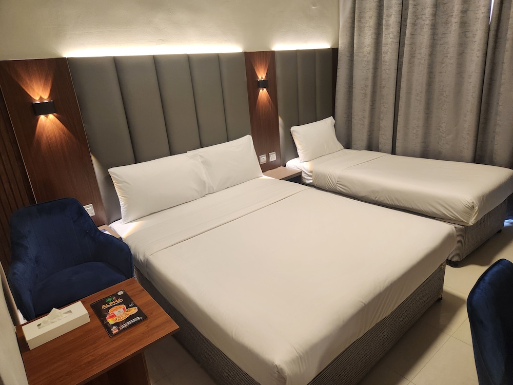 melody queen hotel by aura