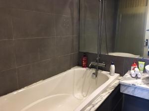 a25 hotel 66 tran thai tong