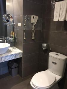 a25 hotel 66 tran thai tong