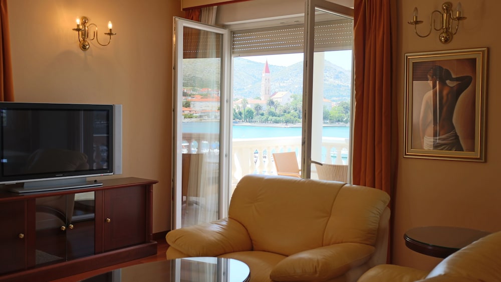 hotel trogir palace