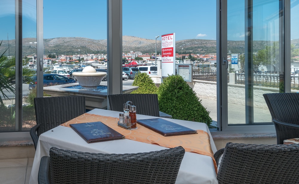 hotel trogir palace