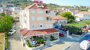 hotel trogir palace