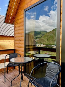 twin cottages kazbegi