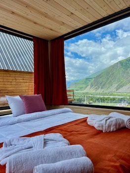 twin cottages kazbegi