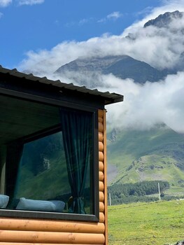 twin cottages kazbegi