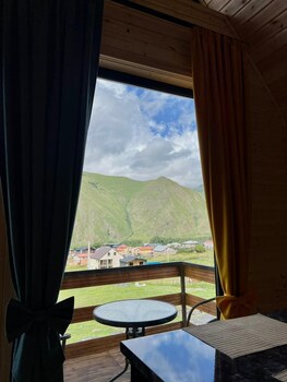twin cottages kazbegi