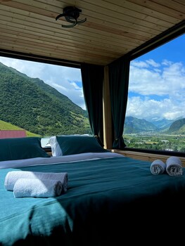 twin cottages kazbegi