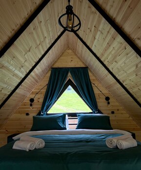 twin cottages kazbegi