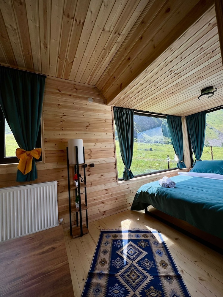 twin cottages kazbegi