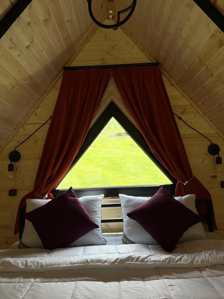 twin cottages kazbegi