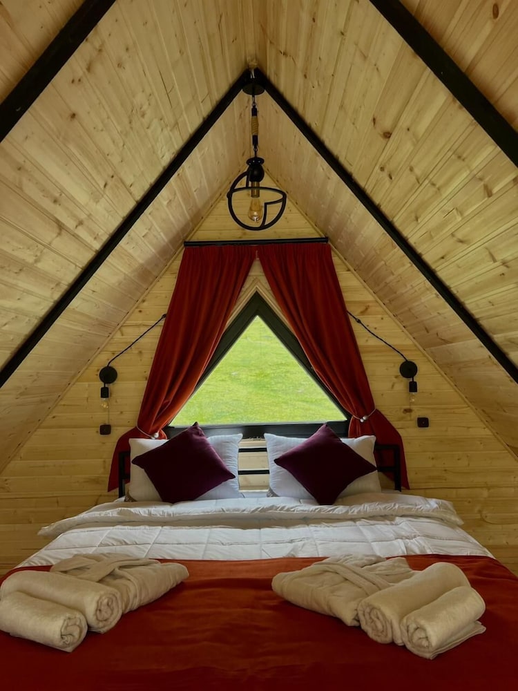 twin cottages kazbegi