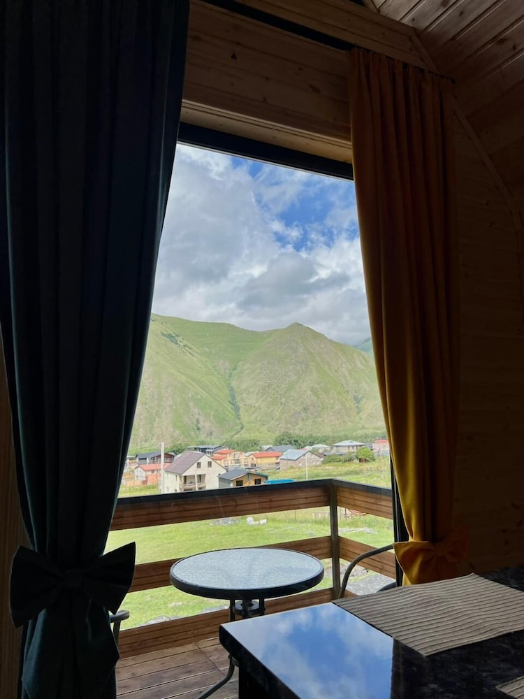 twin cottages kazbegi
