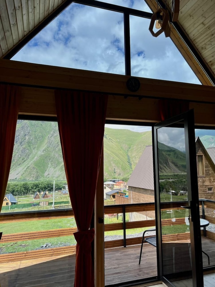 twin cottages kazbegi