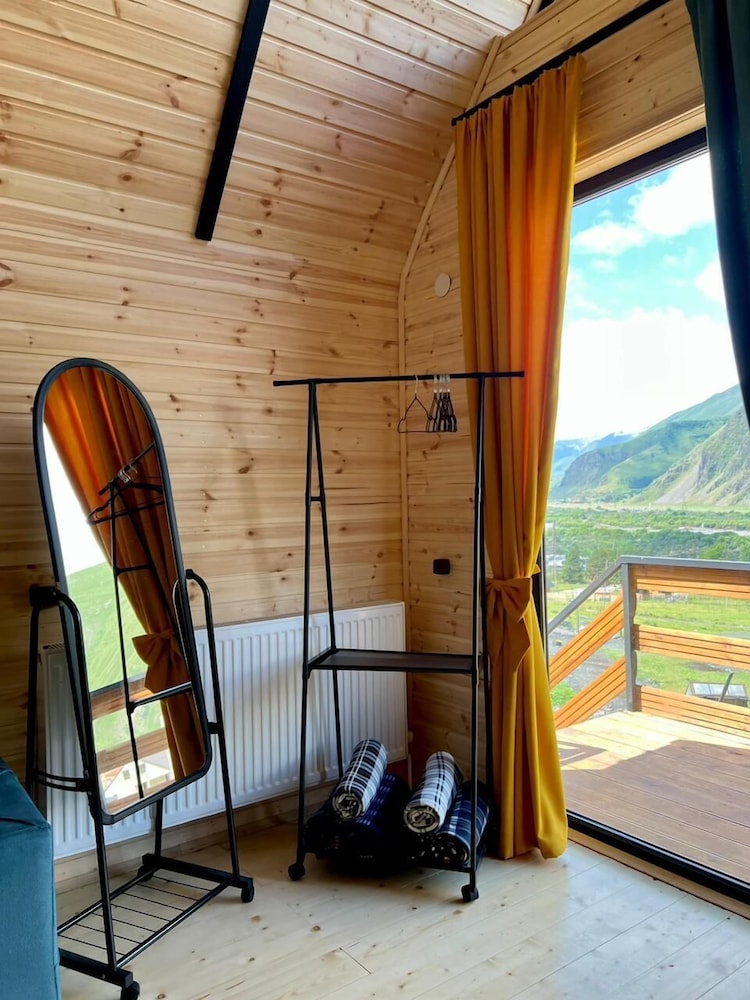 twin cottages kazbegi