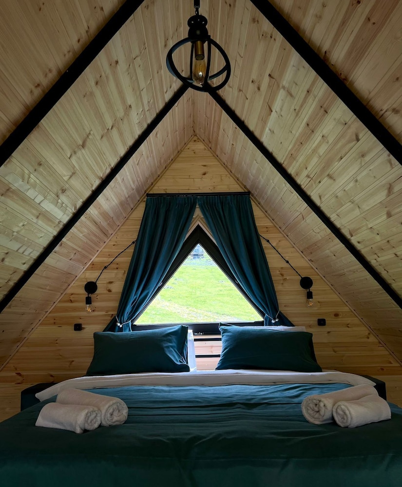 twin cottages kazbegi