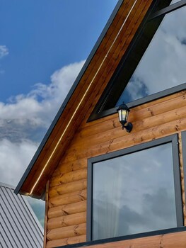 twin cottages kazbegi