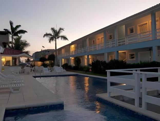 pousada azul da cor do mar