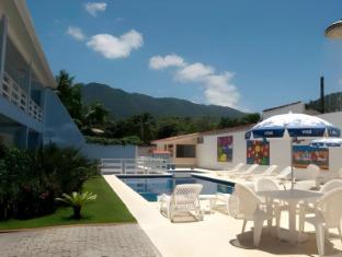 pousada azul da cor do mar